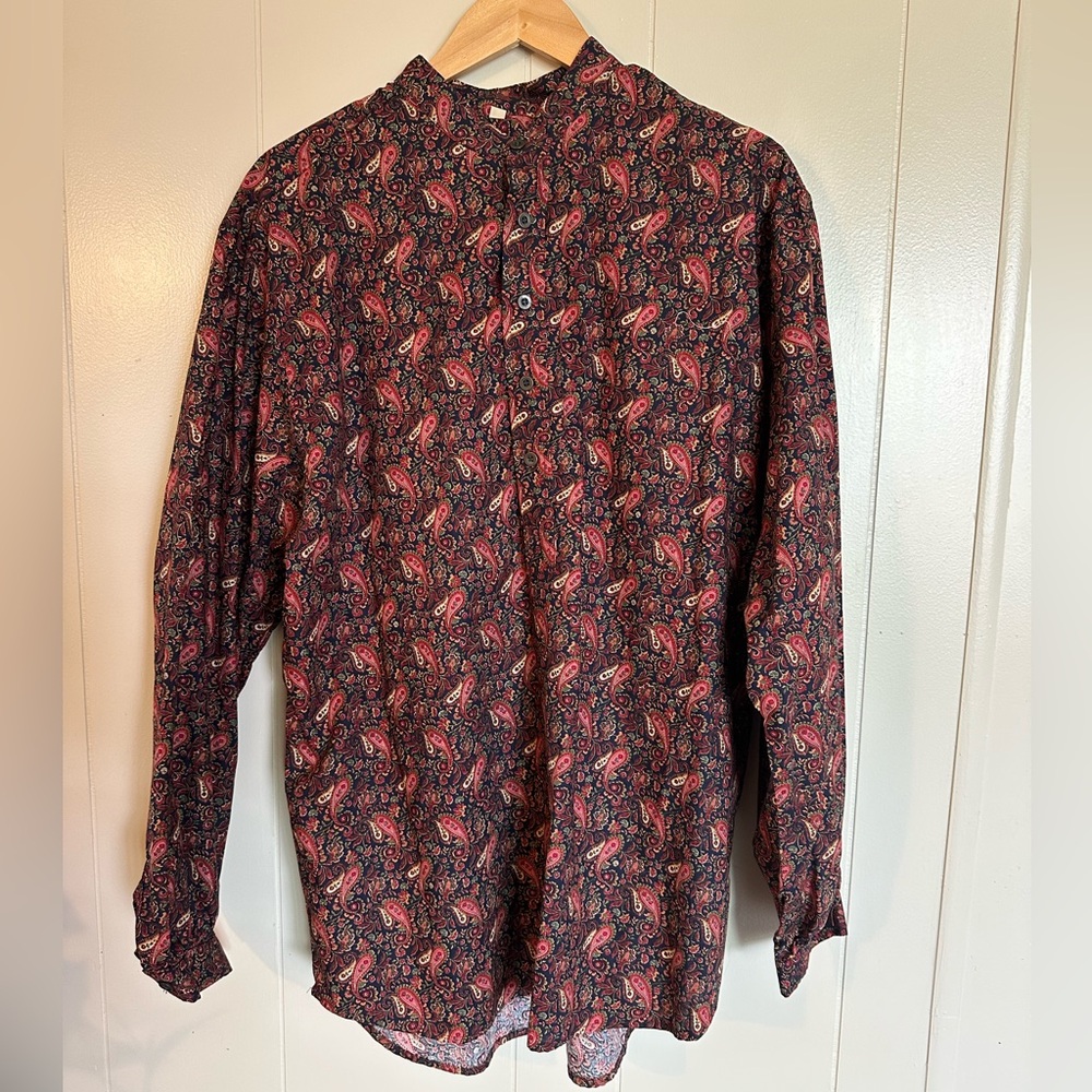 Wah Maker Frontier Clothing Paisley Henley Style Dress Shirt
Size Large